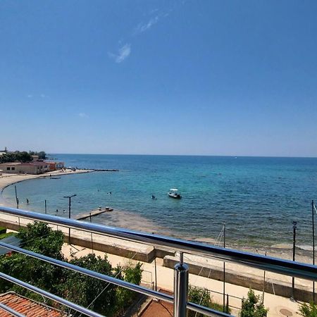 Apartman Dora With Sea View And Terrace Umago Esterno foto