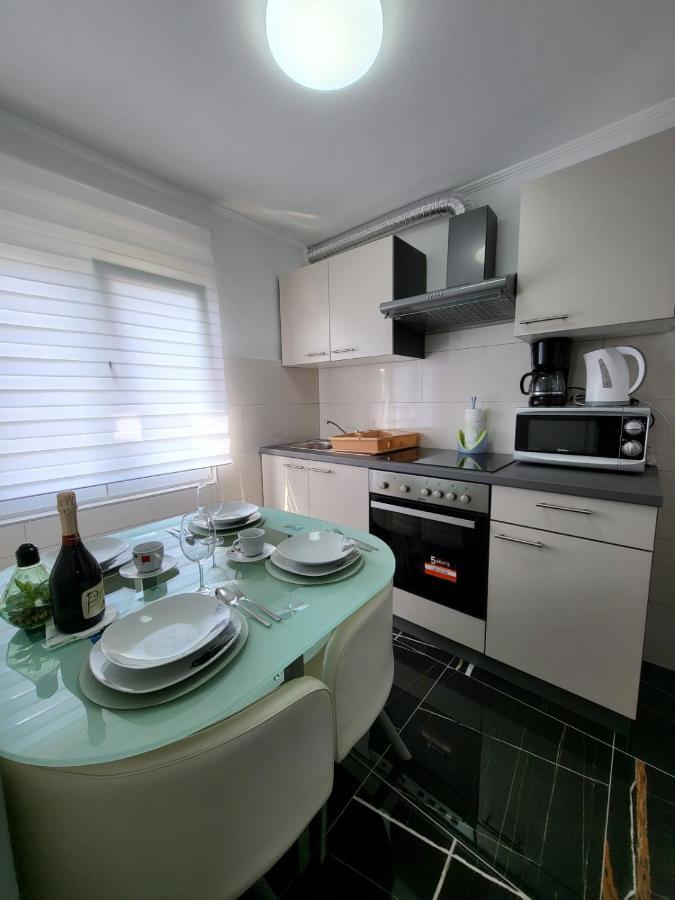 Apartman Dora With Sea View And Terrace Umago Esterno foto