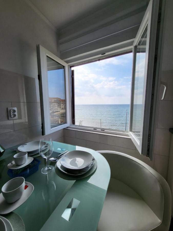 Apartman Dora With Sea View And Terrace Umago Esterno foto
