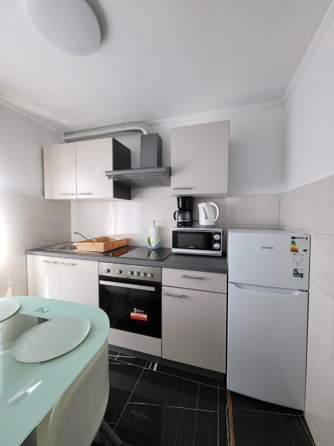 Apartman Dora With Sea View And Terrace Umago Esterno foto
