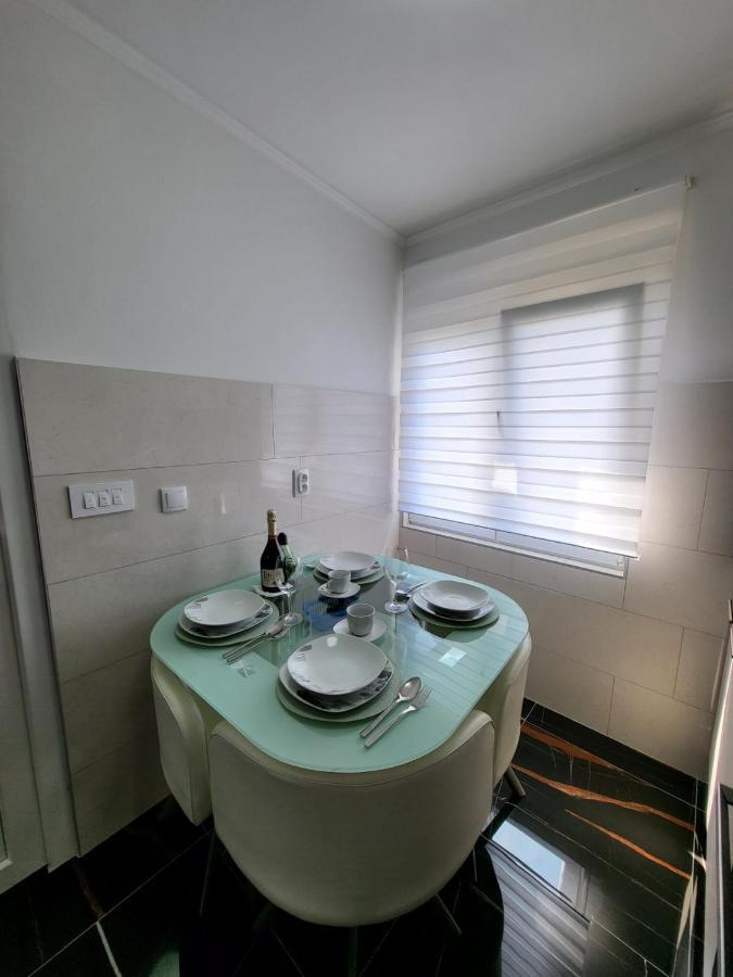 Apartman Dora With Sea View And Terrace Umago Esterno foto