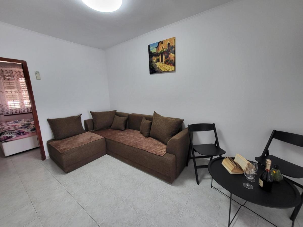 Apartman Dora With Sea View And Terrace Umago Esterno foto