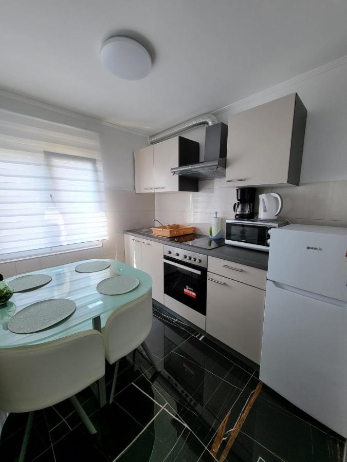 Apartman Dora With Sea View And Terrace Umago Esterno foto