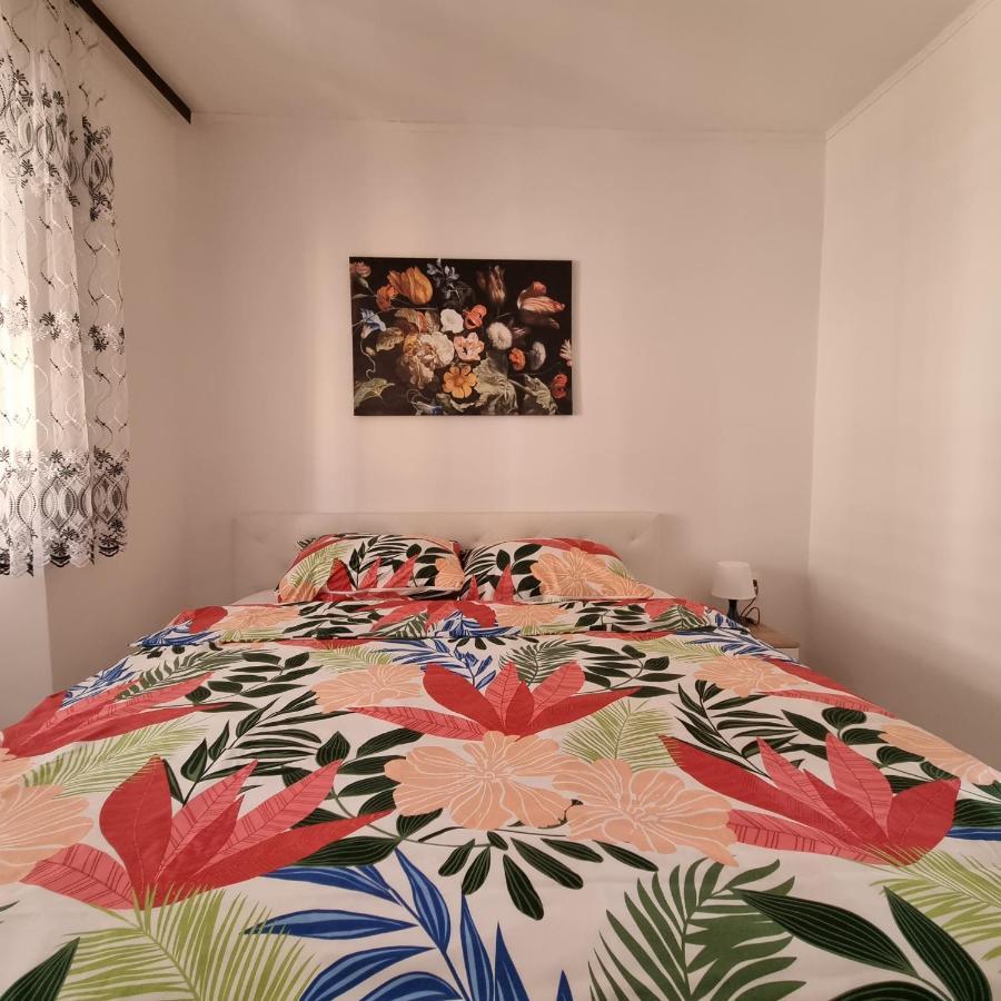 Apartman Dora With Sea View And Terrace Umago Esterno foto