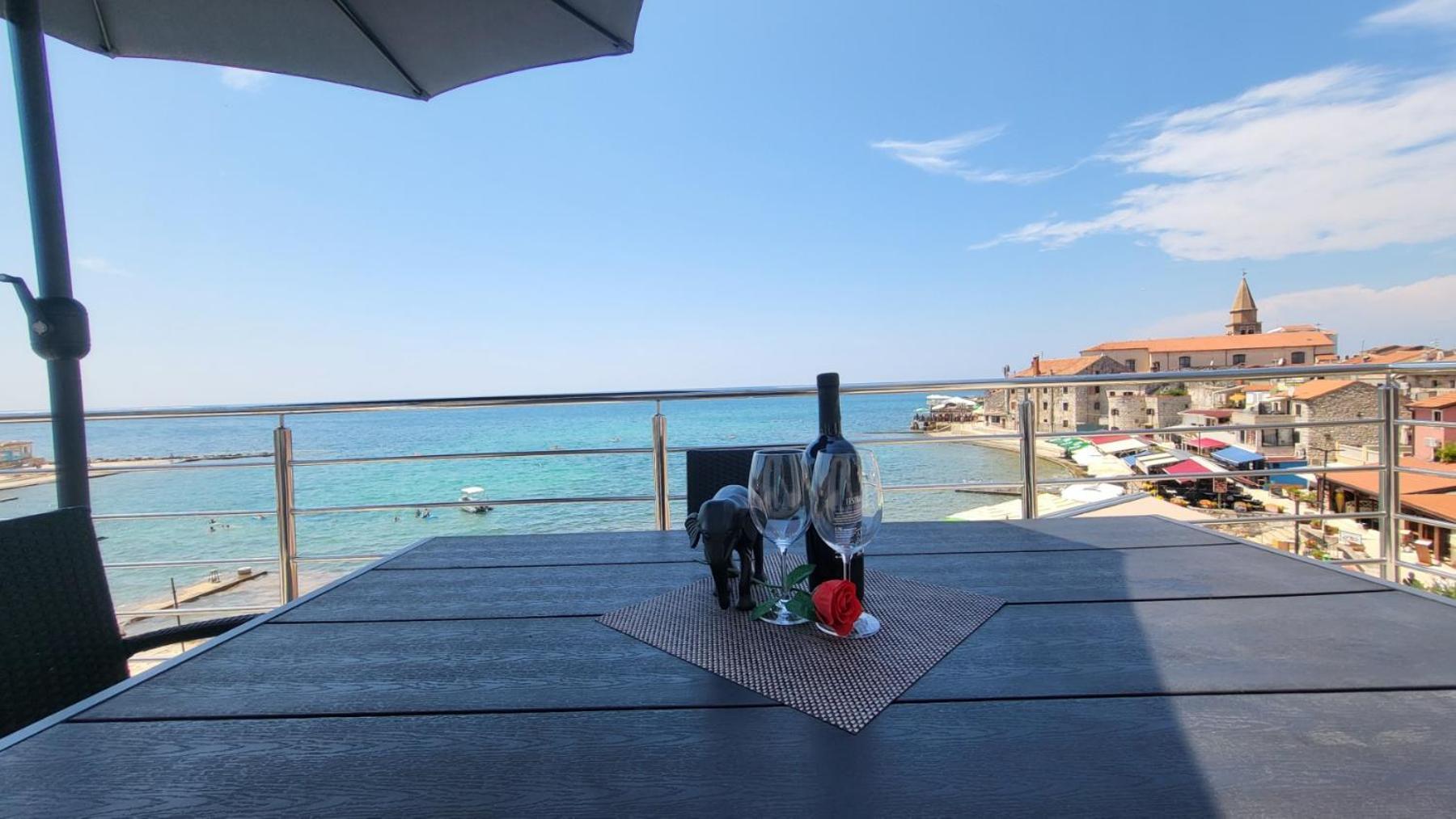 Apartman Dora With Sea View And Terrace Umago Esterno foto