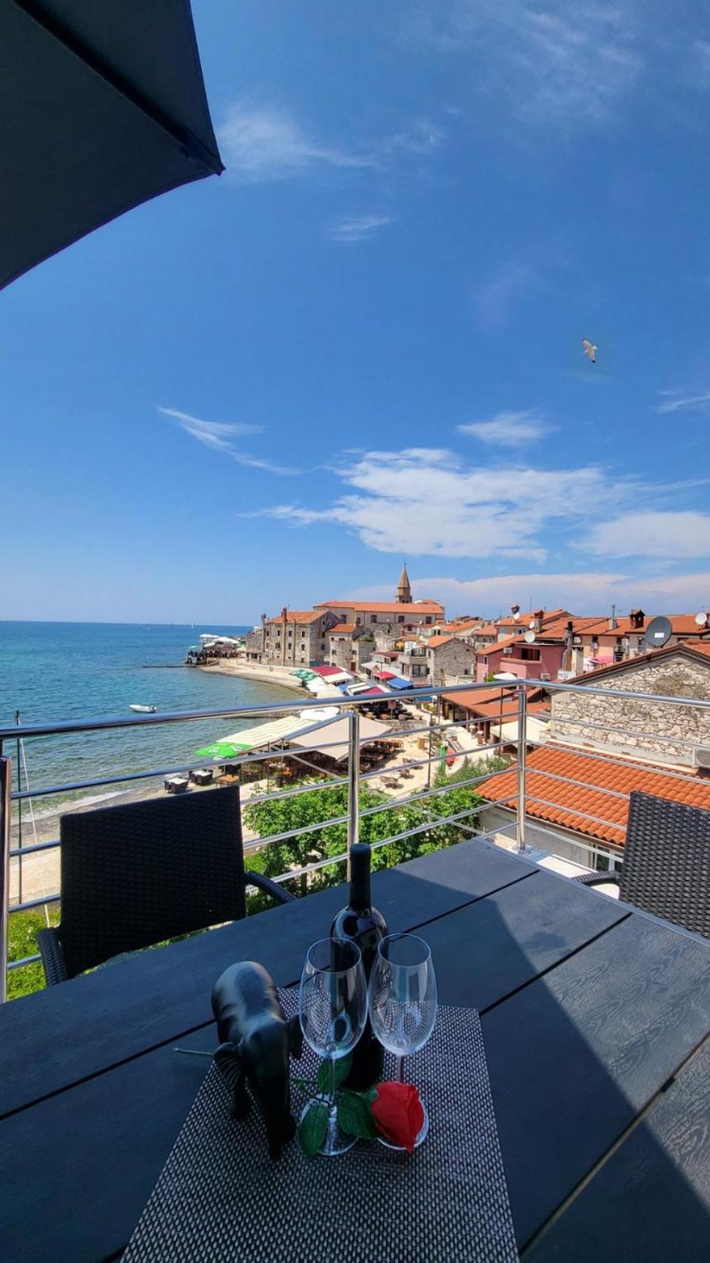 Apartman Dora With Sea View And Terrace Umago Esterno foto
