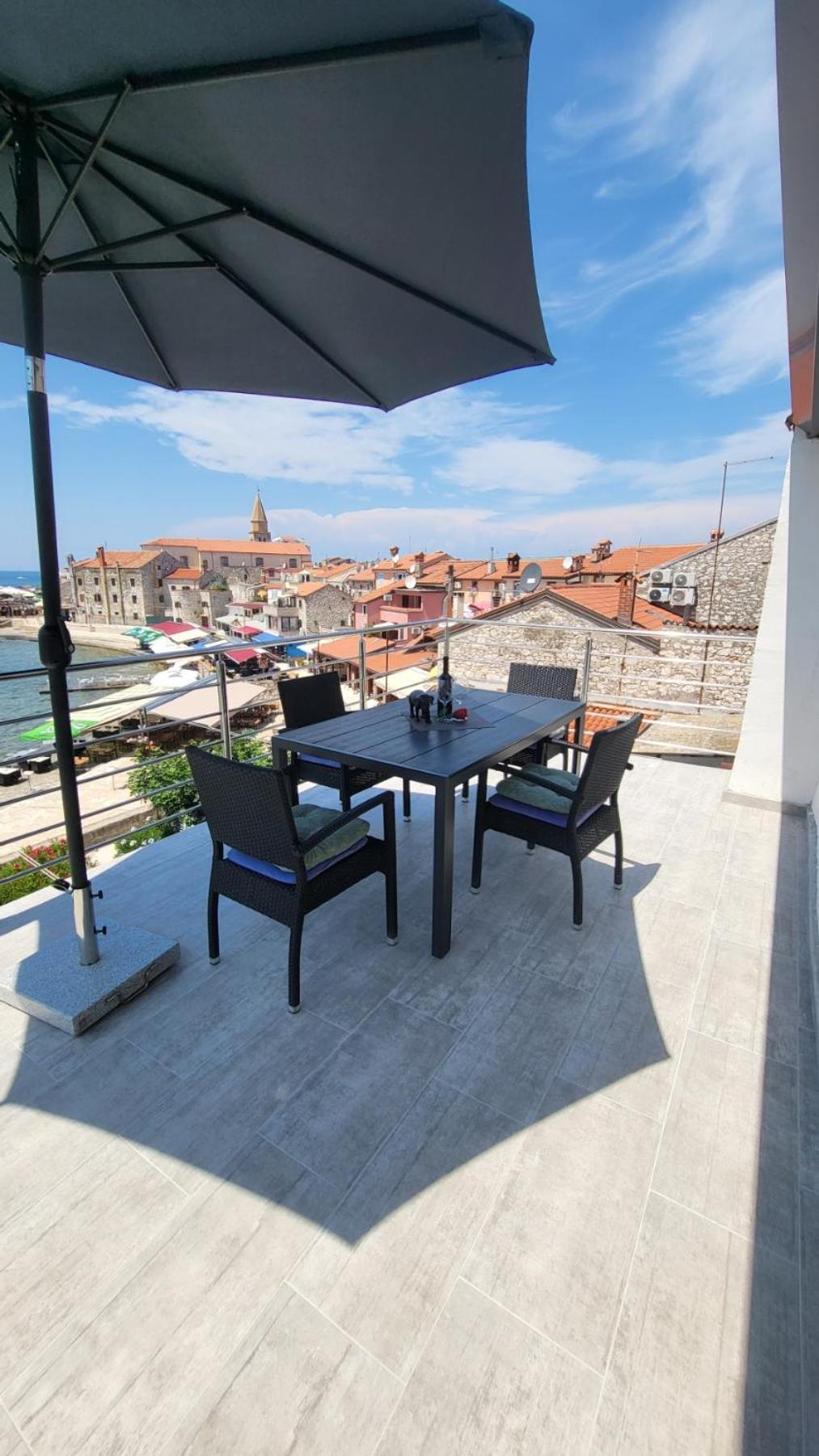 Apartman Dora With Sea View And Terrace Umago Esterno foto
