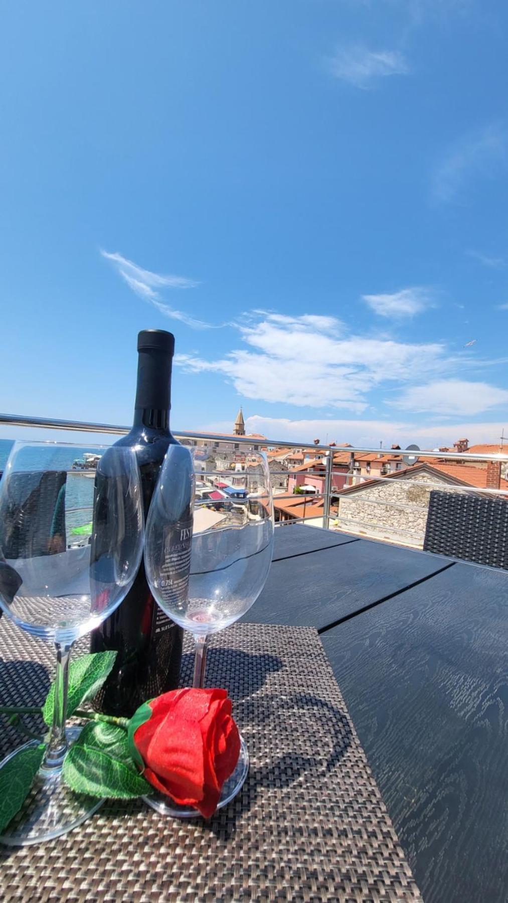 Apartman Dora With Sea View And Terrace Umago Esterno foto