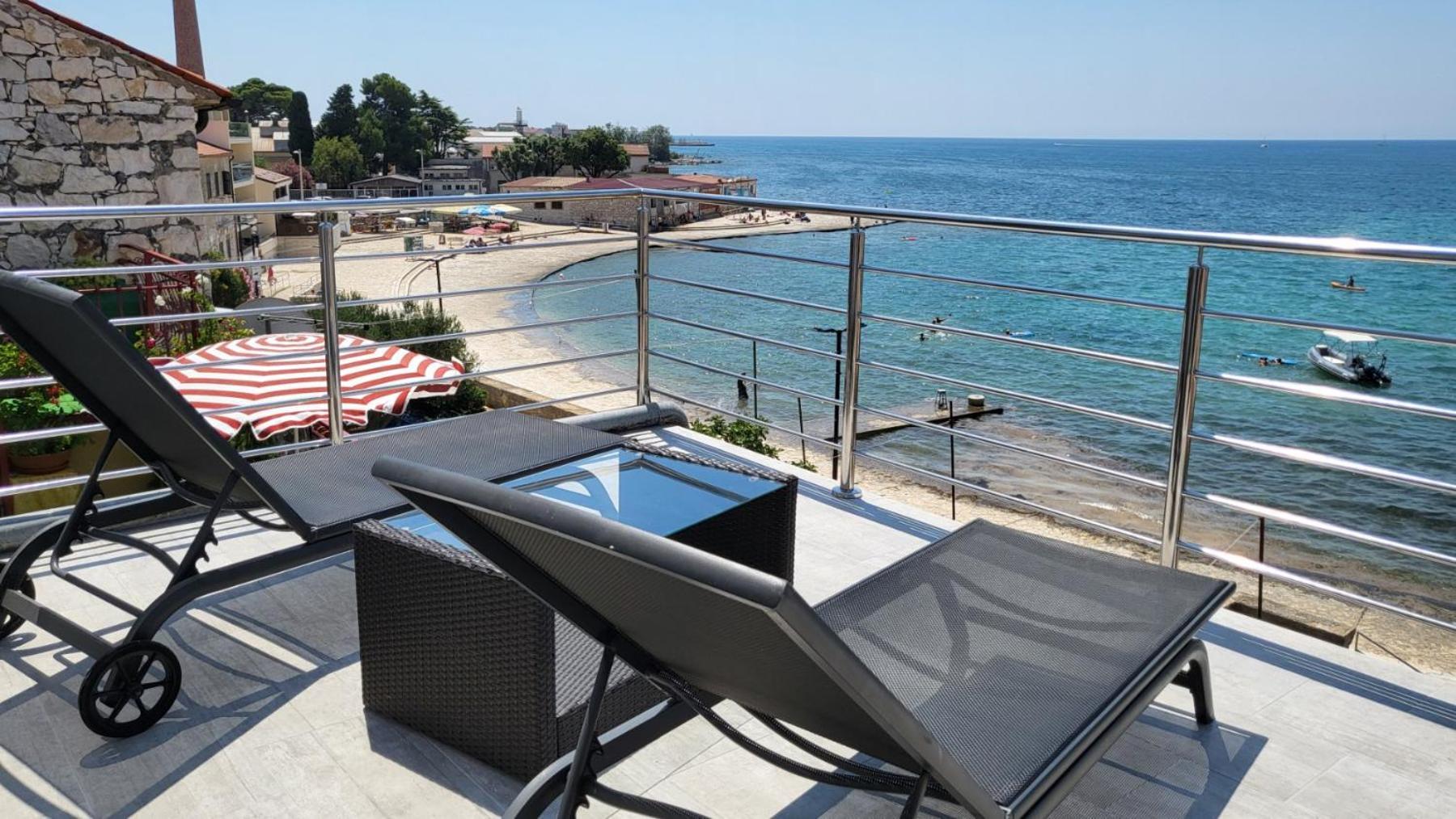 Apartman Dora With Sea View And Terrace Umago Esterno foto